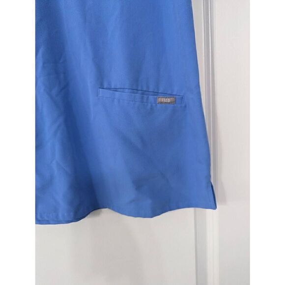 FIGS Technical Collection‎ Scrub Top size Medium blye v-neck nursing comfort - Picture 4 of 5